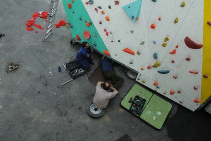 Nina Caprez, Lebanon, ClimbAID - A broken axle on the Rolling Rock, the ClimbAID lorry