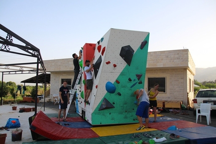 Nina Caprez, Libano, ClimbAID - La parete d'arrampicata sul camion Rolling Rock della ONLUS ClimbAID