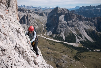 Grande Fermeda Via Normale, Odle, Dolomiti, Alberto De Giuli - Via Normale Grande Fermeda, Odle: le placche a metà parete.