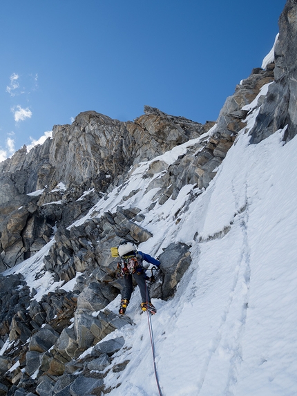 Karakorum, Pakistan, Nelson Neirinck, Jess Roskelley, Kurt Ross - Kondus valley: Kurt Ross traversing into mixed ground low on Changi 2