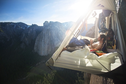 Dawn Wall, El Capitan, Yosemite, Tommy Caldwell, Kevin Jorgeson - Kevin Jorgeson si riposa prima di tentavi i tiri chiavi di The Dawn Wall