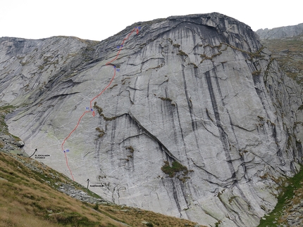 Escudo del Qualido, L'ultimo buco, Val di Mello, Simone Manzi, Andrea Mariani - L'ultimo buco, Escudo del Qualido Val di Mello (Simone Manzi, Andrea Mariani 08/2015)