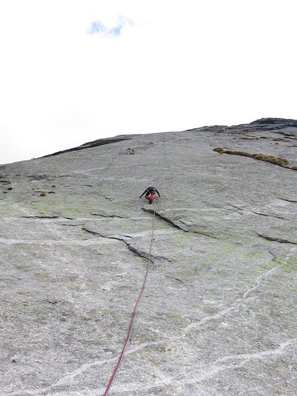 Escudo del Qualido, L'ultimo buco, Val di Mello, Simone Manzi, Andrea Mariani - Durante una ripetizione della via L'ultimo buco, Escudo del Qualido Val di Mello