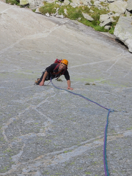 Escudo del Qualido, L'ultimo buco, Val di Mello, Simone Manzi, Andrea Mariani - Durante una ripetizione della via L'ultimo buco, Escudo del Qualido Val di Mello