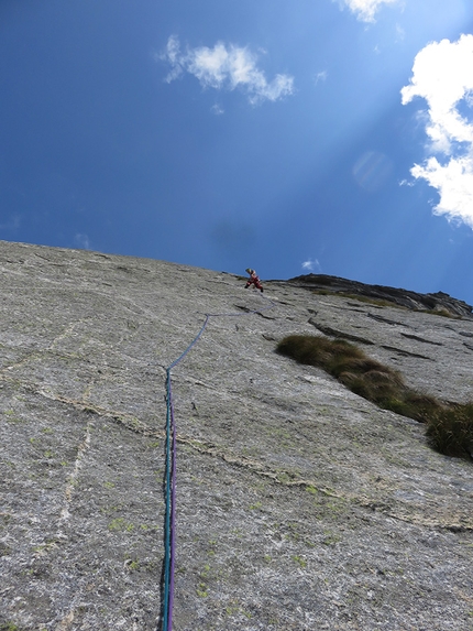 Escudo del Qualido, L'ultimo buco, Val di Mello, Simone Manzi, Andrea Mariani - Durante una ripetizione della via L'ultimo buco, Escudo del Qualido Val di Mello