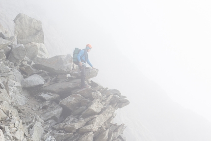 Cresta Integrale di Peutérey, Monte Bianco, Jorg Verhoeven, Martin Schidlowski - Cresta Integrale di Peutérey, Monte Bianco: Martin Schidlowski nelle nuvole