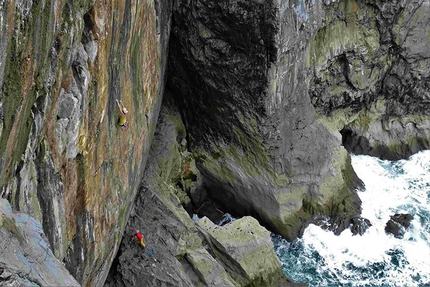 Hard trad repeats in Wales by James McHaffie, Angus Kille, Emma Twyford, Gérome Pouvreau, Florence Pinet