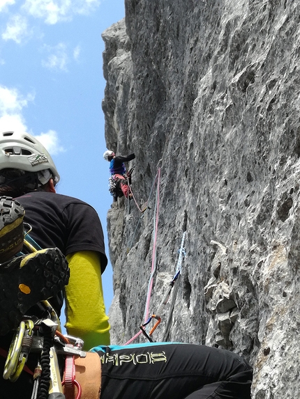 Mente Demente, Spiz della Lastia, Agner, Dolomiti, Diego Toigo, Francesco Fent, Alberto Maschio - Placca perfetta durante la prima salita di Mente Demente, Spiz della Lastia in Dolomiti (Francesco Fent, Alberto Maschio, Diego Toigo)