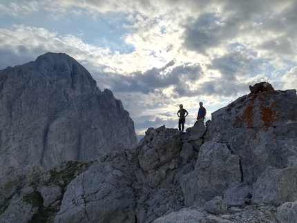 Mente Demente, Spiz della Lastia, Agner, Dolomiti, Diego Toigo, Francesco Fent, Alberto Maschio - Durante la prima salita di Mente Demente, Spiz della Lastia in Dolomiti (Francesco Fent, Alberto Maschio, Diego Toigo)