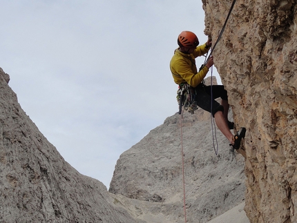 Nuvole Bianche, Sas dla Porta, Geislerspitzen, Dolomites, Aaron Moroder, Matteo Vinatzer - Aaron Moroder making the first free ascent of Nuvole Bianche, Sas dla Porta, Geislerspitzen, Dolomites