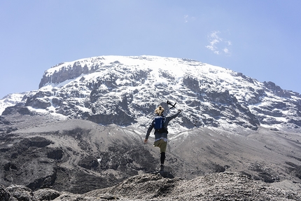 Tom Belz in cima al Kilimangiaro per crescere oltre se stessi