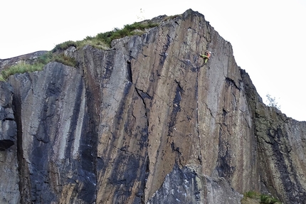 Difficile arrampicata trad in Scozia per Gérome Pouvreau e Florence Pinet