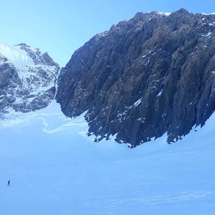 Aoraki, Mt Cook, New Zealand, Caleb Jennings, Kim Ladiges - Caleb Jennings and Kim Ladiges making the first ascent of Pilgrim up the South Face of Aoraki, New Zealand