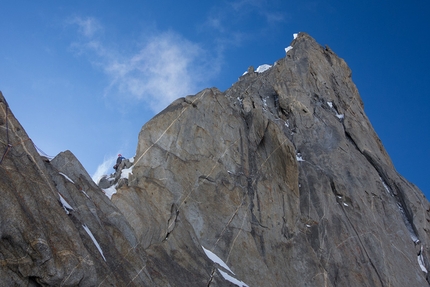 Thagas Valley, Karakorum, Nicolas Favresse, Mathieu Maynadier, Carlitos Molina, Jean-Louis Wertz - Thagas Valley, Karakorum: Carlitos Molina negotiating wind and mixed terrain on the ridge of Pathani