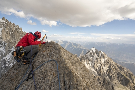 Thagas Valley, Karakorum, Nicolas Favresse, Mathieu Maynadier, Carlitos Molina, Jean-Louis Wertz - Thagas Valley, Karakorum: Nicolas Favresse on the summit of Pathan peak