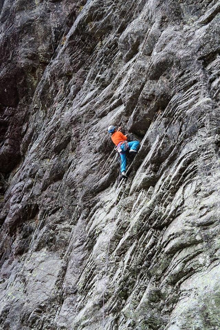 Corsica climbing  - Climbing in Corsica in summer: Timo Leonetti, the revelation of the island, at the sector Sous l'oeil de Collina. Atypical rock provides some very demanding climbs