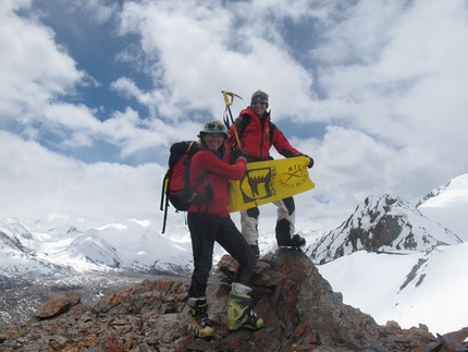 Afghanistan 2010 - Wakhan - Suzy ed Anna sul Grivel Peak, 4.670m