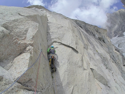 Federica Mingolla, Monte Bianco, Aiguille Croux, Gabriele Carrara - Gabriele Carrara apre L'isola che non c’è, Aiguille Croux (massiccio del Monte Bianco)