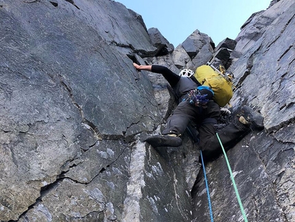 Devils Paw Alaska, Brette Harrington, Gabe Hayden - Brette Harrington e Gabe Hayden durante la prima salita di Shaa Téix'i (1300m, 5.11a), parete ovest del Devil's Paw, Alaska (09/2018)