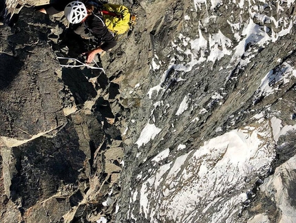 Devils Paw Alaska, Brette Harrington, Gabe Hayden - Brette Harrington e Gabe Hayden durante la prima salita di Shaa Téix'i (1300m, 5.11a), parete ovest del Devil's Paw, Alaska (09/2018)