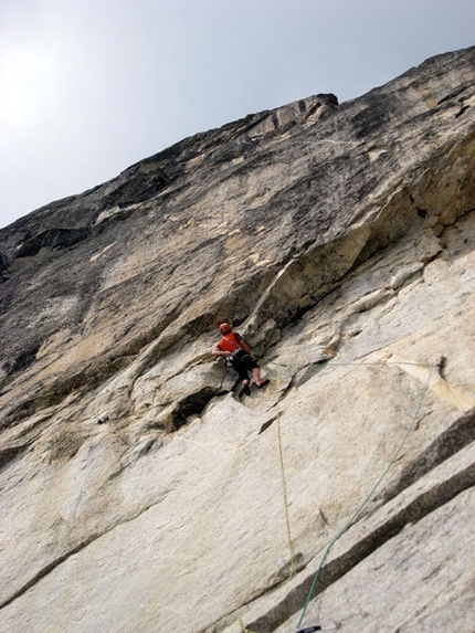 Mares, Aiguille de la Brenva, Monte Bianco - Secondo tiro, 7b+, Mares