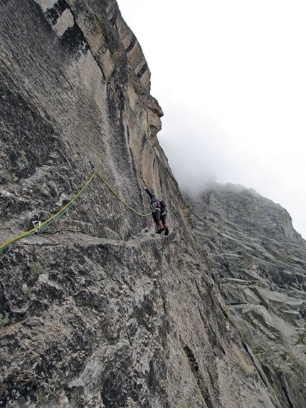 Mares, Aiguille de la Brenva, Monte Bianco - Il traverso expo di Mares