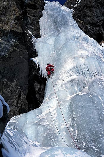 Val di Livigno cascate di ghiaccio - Val di Livigno: Mario Sertori sale la bellissima Dardaglin