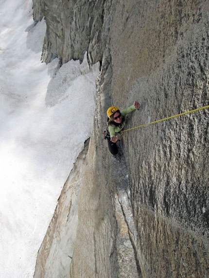 Mares, Aiguille de la Brenva, Monte Bianco - Giovanna Mongilardi sul traverso di Mares