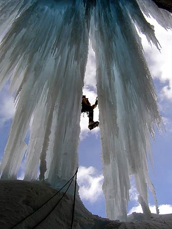 Val di Livigno cascate di ghiaccio - Val di Livigno: Giuliano Bordoni sul secondo tiro di Ci Cozz