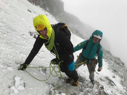 Matterhorn, François Cazzanelli - Matterhorn: Emrik Favre and Francesco Ratti making the first ascent of Diretta allo Scudo