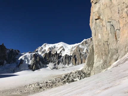 Trident du Tacul, Mont Blanc - The Trident du Tacul rockfall, documented by Roger Schaeli on 26 September 2018