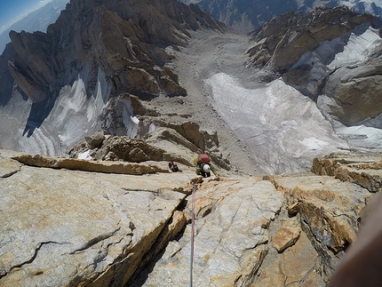 Chareze Ri North, Rangtik valley, India, Davide Limongi, Federico Martinelli, Enrico Mosetti, Federico Secchi, Luca Vallata - Chareze Ri North: Enrico Mosetti e Luca Vallata lungo la via Jullay Temù, secondo giorno