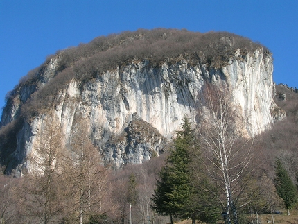 Cornalba - La Corna Bianca: la falesia Cornalba in Val Serina sopra Bergamo