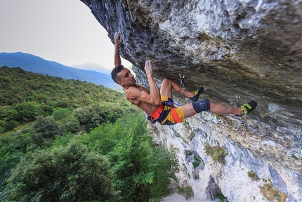 Eric Albertini frees Infinity 9a, the longest climb at Pueblo, Massone Arco