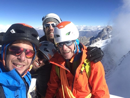 Himalaya, Hansjörg Auer, Max Berger, Much Mayr, Guido Unterwurzacher  - Guido Unterwurzacher, Hansjörg Auer, Much Mayr e Max Berger il 5/10/2018 in cima alla montagna innominata di 6050m nel Himalaya Indiano