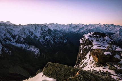 Himalaya, Hansjörg Auer, Max Berger, Much Mayr, Guido Unterwurzacher  - Hansjörg Auer, Max Berger, Much Mayr e Guido Unterwurzacher salgono in stile alpino una montagna nel Himalaya Indiano