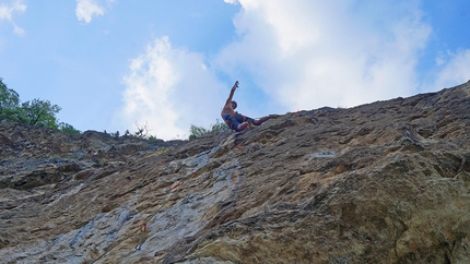 Alessandro Larcher, arrampicata, Trento - Alessandro Larcher a-vista su Ne Veden, Parete di Sardagna - Scudo degli Accademici, Trento