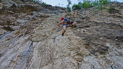 Alessandro Larcher, arrampicata, Trento - Alessandro Larcher a-vista su Ne Veden, Parete di Sardagna - Scudo degli Accademici, Trento