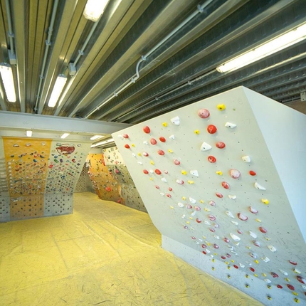 Arrampicata Verona, King Rock - Le ultime novità della palestra di arrampicata King Rock di Verona:  il Moon Board nella zona boulder