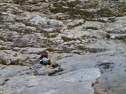 Pale di San Lucano, Dolomiti - Via Irene Prima Pala di San Lucano: Diego Toigo sul 4° tiro, entrando nella parte bella dal muro 