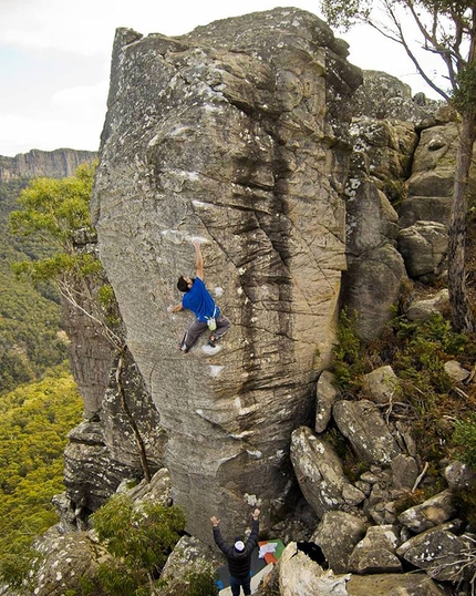 Grampians bouldering: Niccolò Ceria climbing in Australia