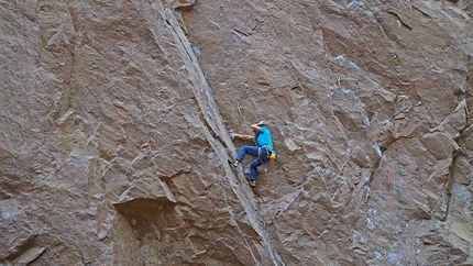 Patagonia Piedra Parada, Luca Giupponi, Rolando Larcher, Nicola Sartori - Luca Giupponi in arrampicata a Piedra Parada in Patagonia