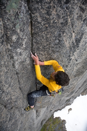 Tingeling, Blamann - Hansjörg Auer just before the belay on pitch 3 (7c)