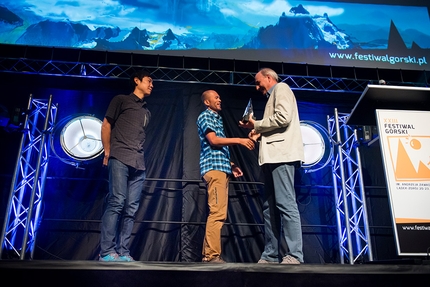 Piolets d'Or 2018, Ladek Zdrój, Poland - Piolets d'Or 2018: Leszek Cichy awarding a Piolet to the Shispare team Kazuya Hiraide and Kenro Nakajima