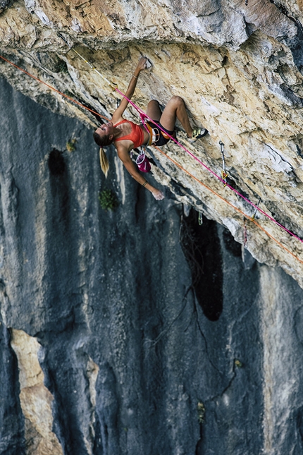 Rodellar Spagna - Federica Mingolla: La Sportiva climbing meeting a Rodellar in Spagna