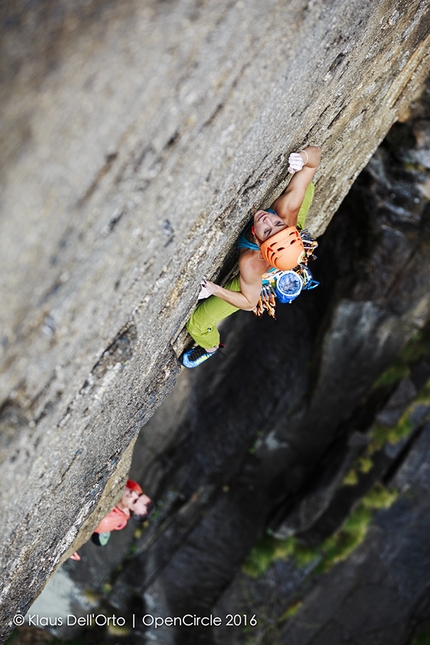 Federica Mingolla, Valle Orco, arrampicata - Federica Mingolla in Valle dell'Orco: su Tomowak Dance, parete del Caporal, una via di 200m aperta da Massimo Farina e Ezio Marlier. Prima ripetizione in libera Matteo Della Bordella, seconda Mingolla: 8a max, 6c+ obbl.