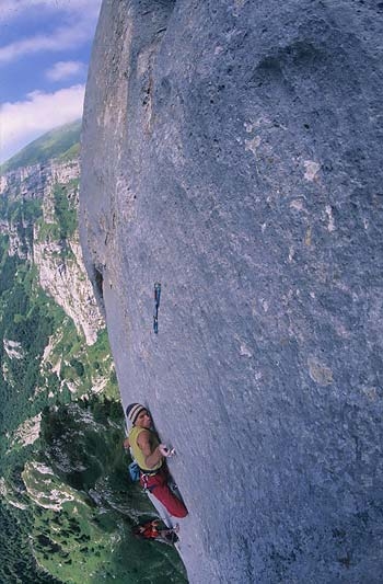 Manolo, Maurizio Zanolla, Solo per vecchi guerrieri, Dolomiti - Manolo sul quarto tiro del suo Solo per vecchi guerrieri, Vette Feltrine, Parete Gran Burrone