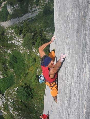 Manolo, Maurizio Zanolla, Solo per vecchi guerrieri, Dolomiti - Manolo sul quarto tiro del suo capolavoro Solo per vecchi guerrieri, Vette Feltrine, Parete Gran Burrone