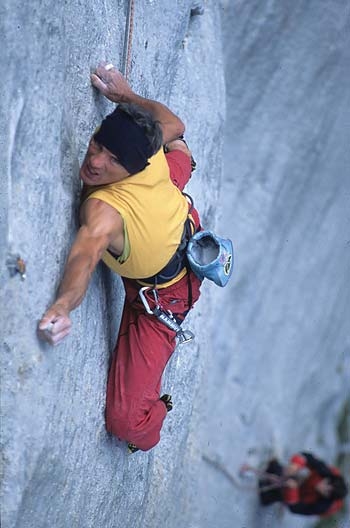 Manolo, Maurizio Zanolla, Solo per vecchi guerrieri, Dolomiti - Manolo sul quarto tiro del suo Solo per vecchi guerrieri, Vette Feltrine, Parete Gran Burrone