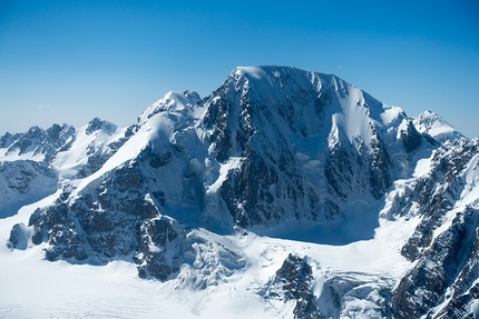 Kyrgyzstan Djangart Range - Mountains in the Djangart Range in Kyrgyzstan